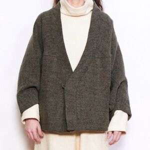 Black Crane Kite Jacket in Sage (O/S)